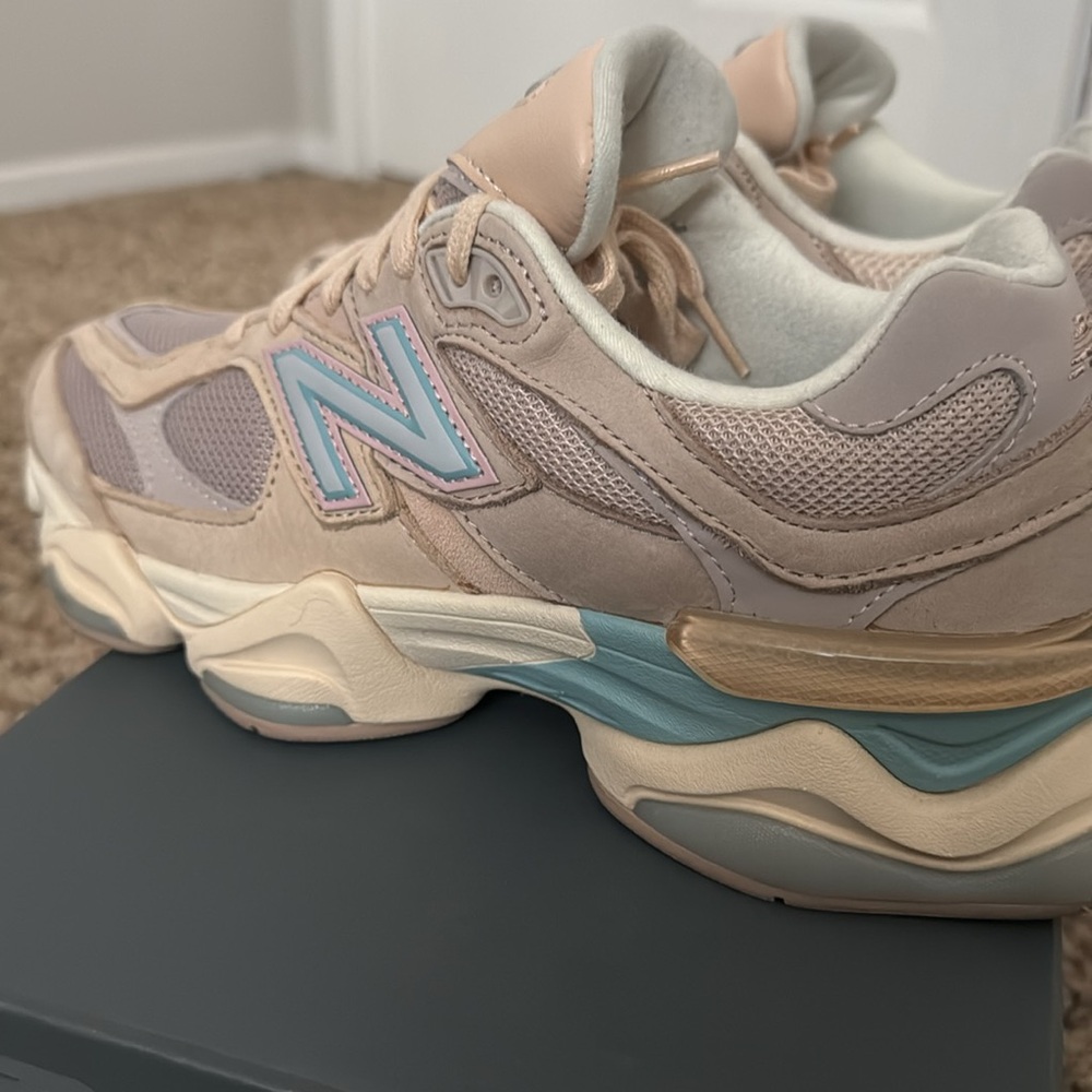 New Balance 9060 Beige Pink/Baby Blue Suede Women Size 8/Men Size 6.5 - Picture 9 of 9